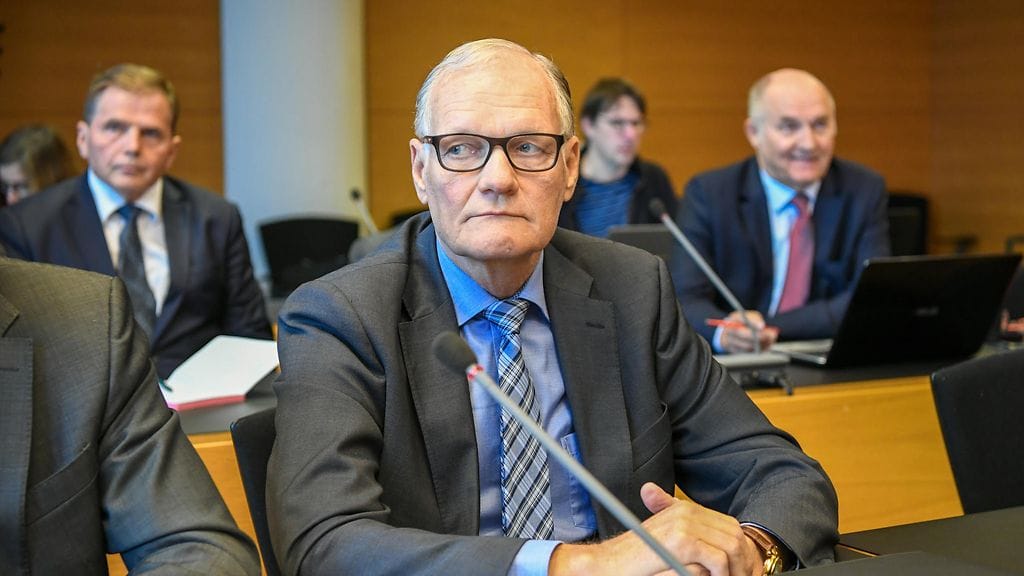 Entistä poliisiylijohtajaa Mikko Paateroa kuullaan tänään Helsingin käräjäoikeudessa.