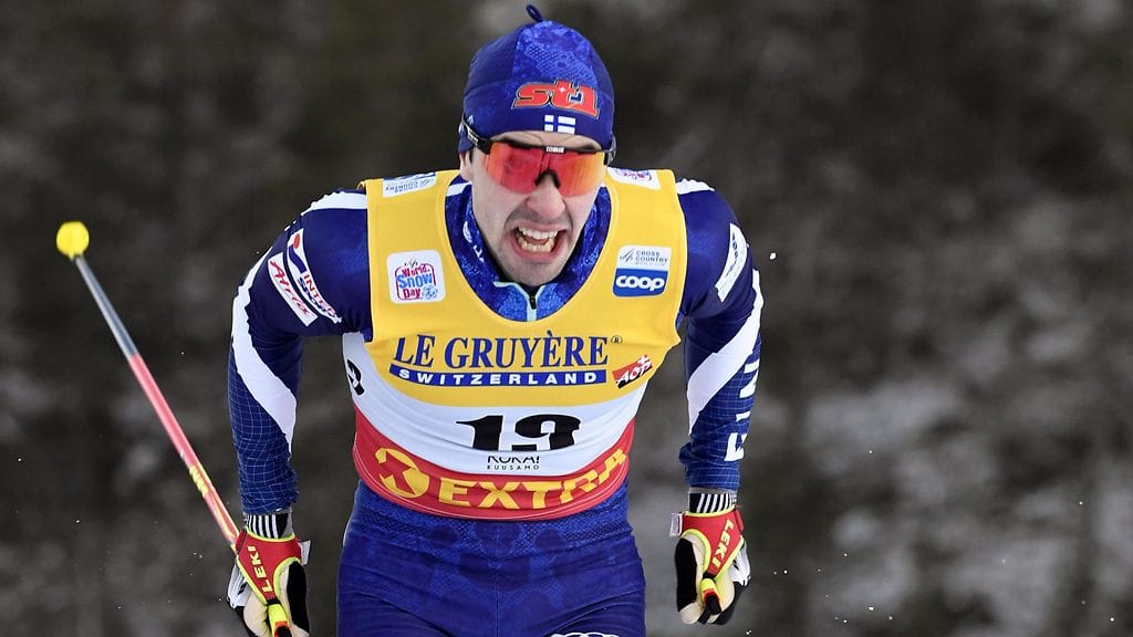 Ristomatti Hakola voitti oman eränsä sprintin puolivälierissä Rukalla.