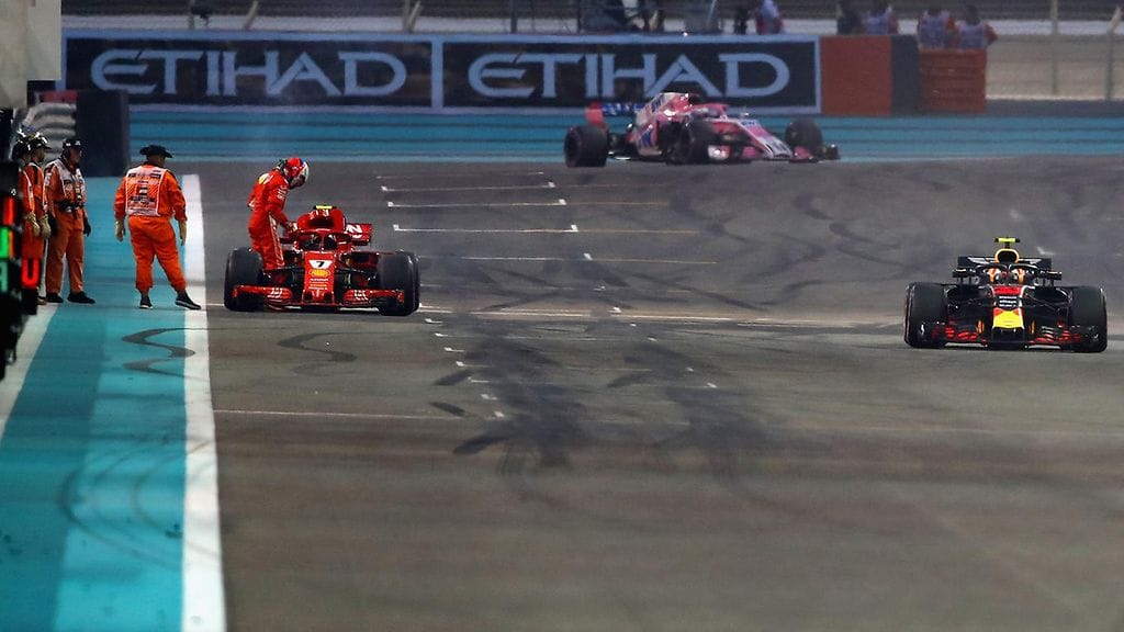 Kimi Räikkösen ura Ferrarill päättyi keskeytykseen Abu Dhabin F1-kisassa.
