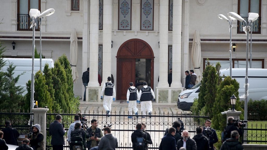 Turkin rikopaikkatutkijat etsivät Khashoggin ruumista huvilassa Yalovan kaupungissa, Turkissa marraskuussa 2018. Ruumista ei löydetty.