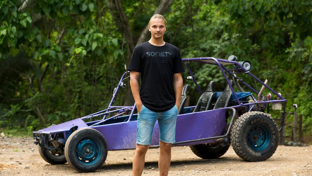 Roope Salminen juontaa uutuusohjelma Myyrää.