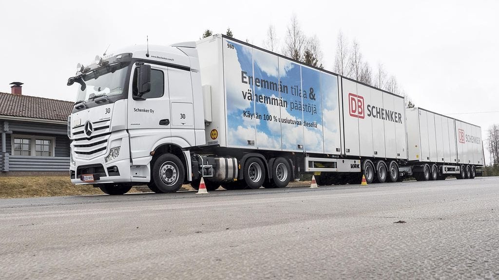 Väinö Peltonen kuvasi jättirekan neitsytmatkan