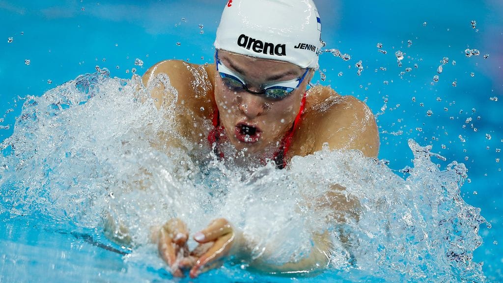Jenna Laukkanen urakoi perjantaina myös sadan metrin rintauinnin välierät.