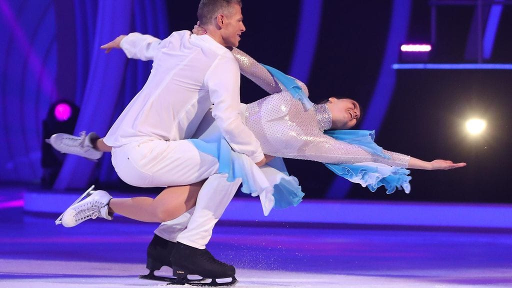 saara aalto dancing on ice (6)