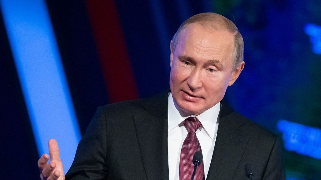 Vladimir Putin allekirjoitti kiistellyn lain.