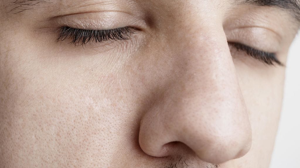 Hammas kiilautui tanskalaismiehen nenäonteloon. Kuvituskuva.