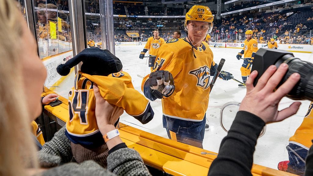 Mikael Granlund kävi tervehtimässä kotijoukkojaan ennen Nashvillen ottelua Torontoa vastaan.