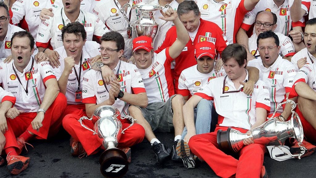 Kimi Räikkönen juhli F1-maailmanmestaruutta vuonna 2007.