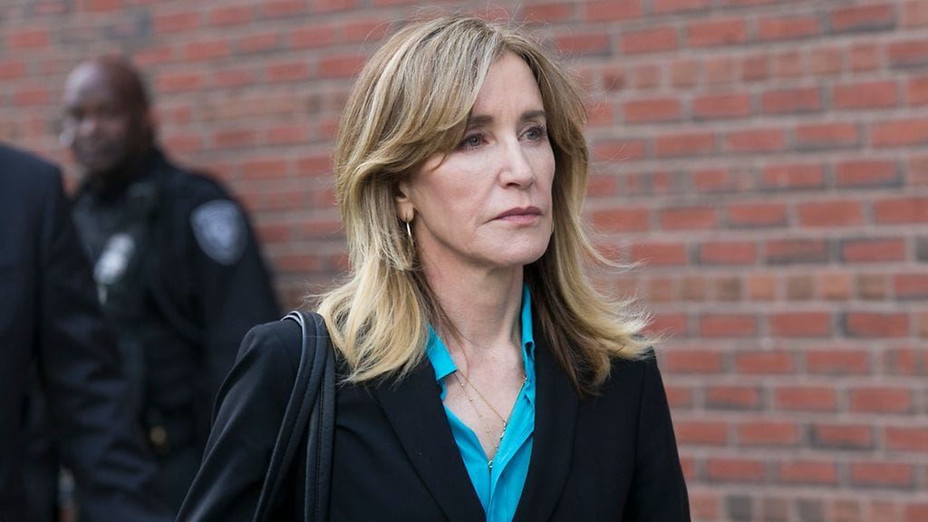 Lahjontaskandaaliin yhdistetty Felicity Huffman tunnetaan muun muassa Täydelliset naiset -sarjasta.
