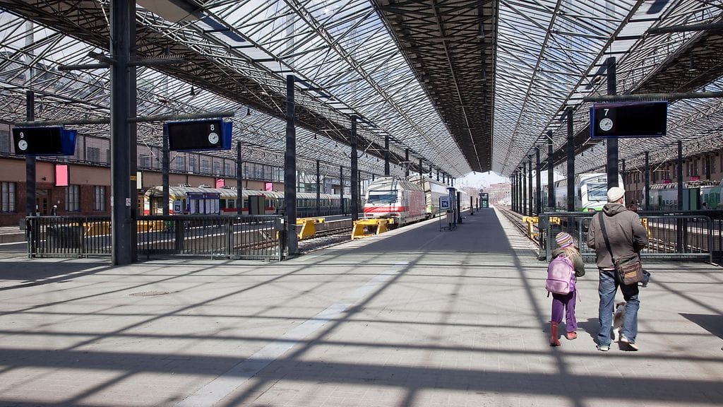 Moscow Times -lehden mukaan luotijunayhteys Moskovan ja Helsingin välillä voisi taittaa matkan kuudessa tunnissa. Kuvituskuvassa Helsingin rautatieasema.