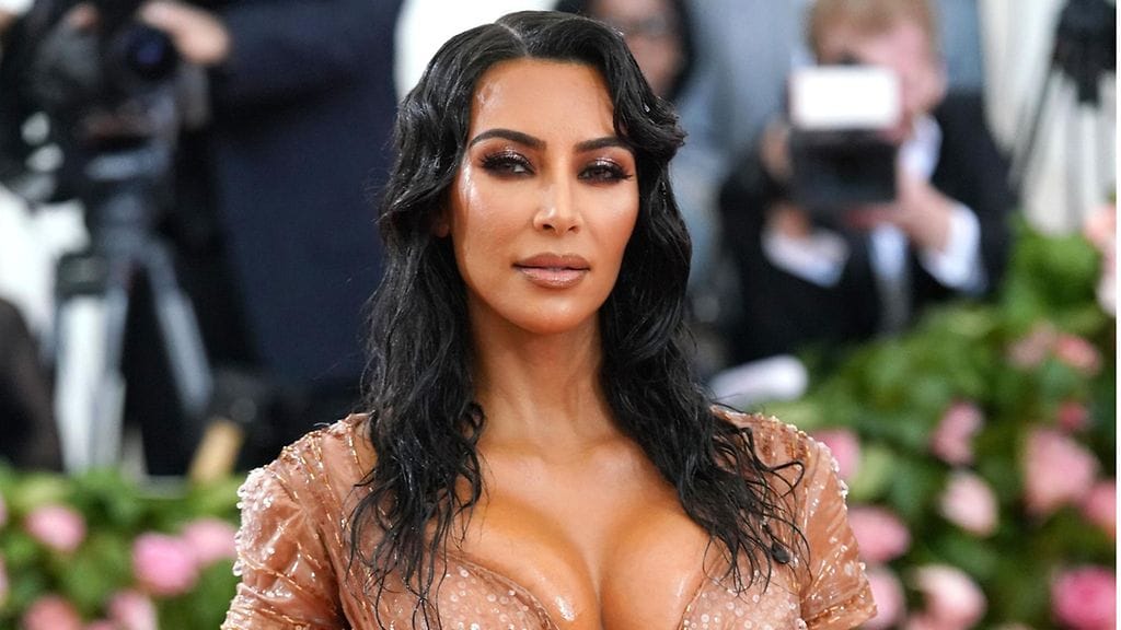 Kim Kardashian kertoi Instagram-kuvan yhteydessä vaihtaneensa aidot turkikset tekotakkeihin.