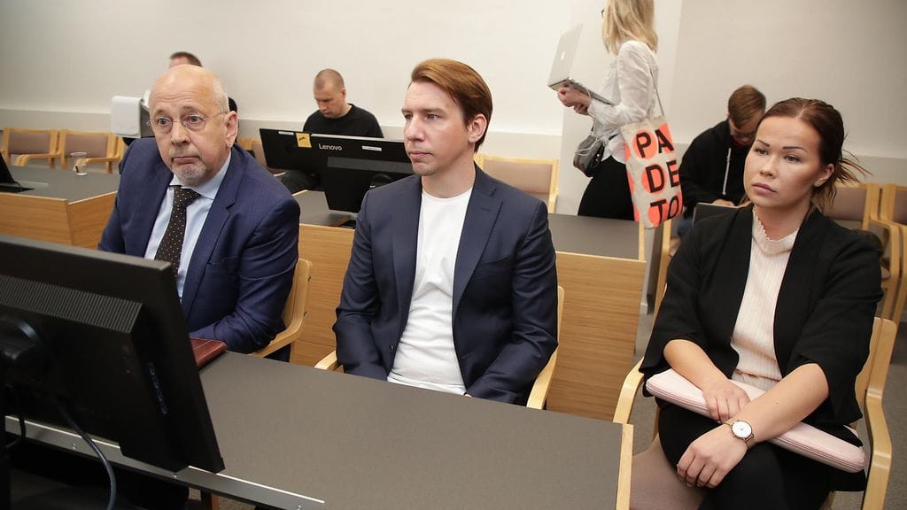 Hirviniemi saapui Kanta-Hämeen käräjäoikeuteen vastaamaan ahdistelusyytteisiin viime perjantaina.