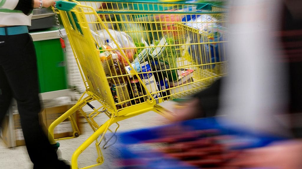 Ruoan hinta nousee nyt muuta inflaatiota nopeammin. Ruotsissa valtio puuttuu peliin veroalella.