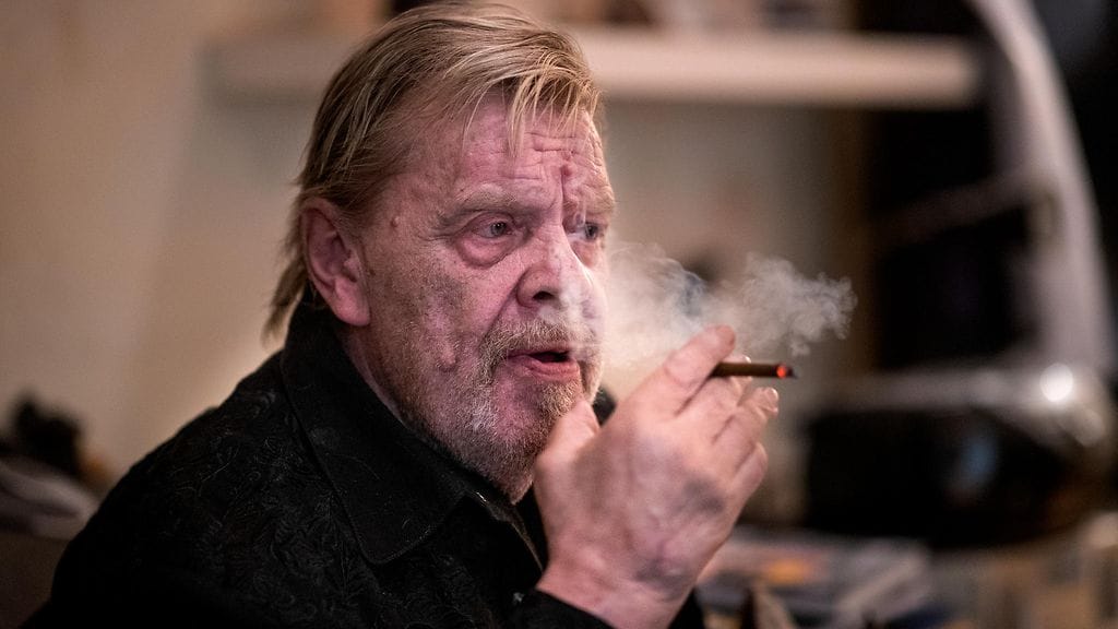 Vesa-Matti Loiri kertoo Loiri-kirjassa yrittäneensä itsemurhaa.