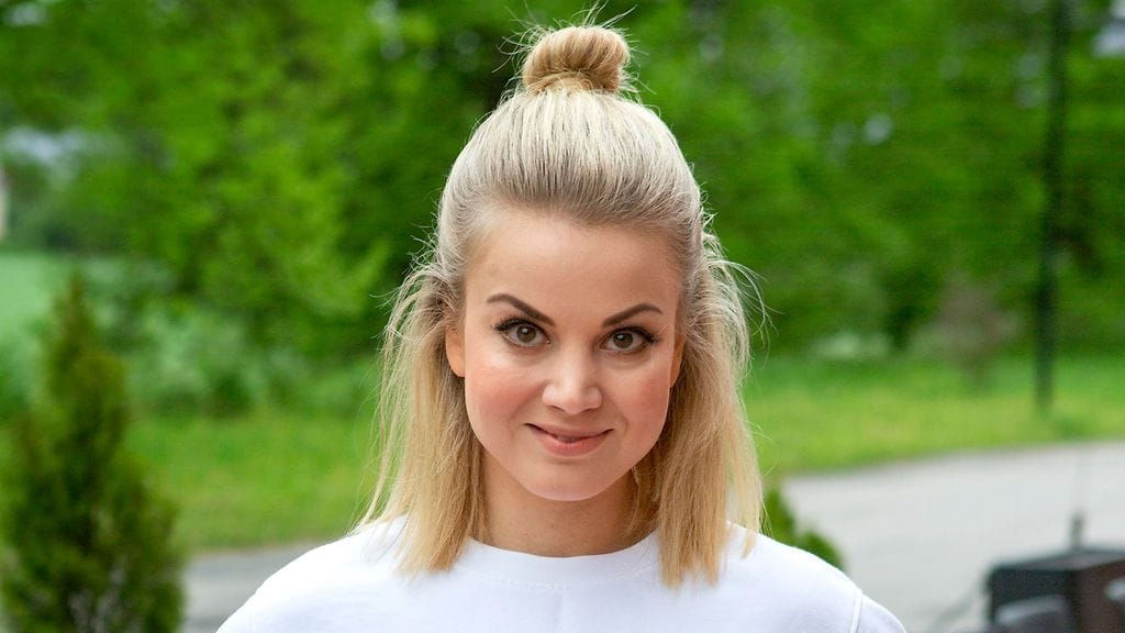 Liikunta-alan ammattilainen Janni Hussi seurustelee Joel Harkimon kanssa.