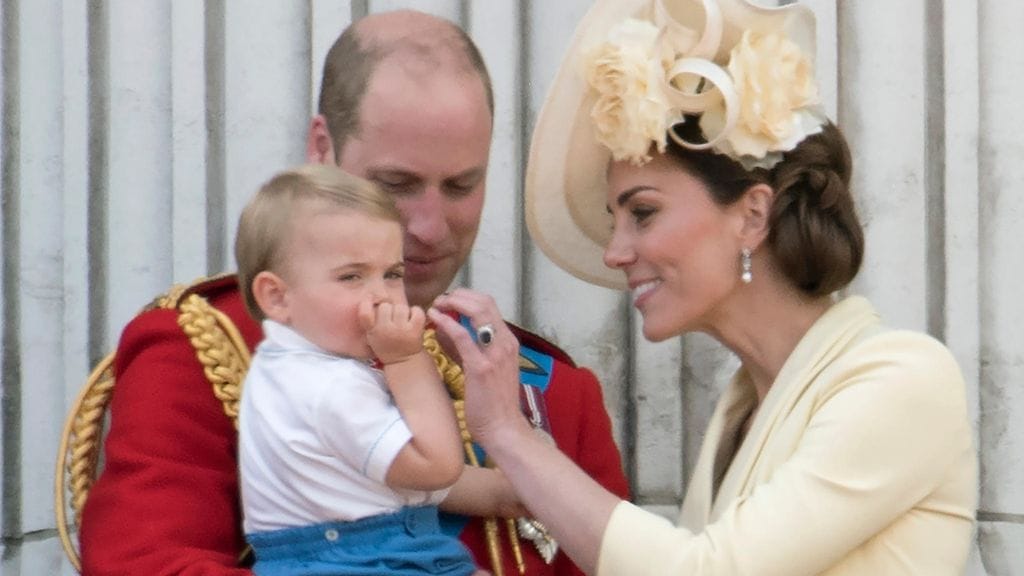 Prinssi Louis kiinnitti median huomion kuningatar Elisabetille järjestetyn paraatin yhteydessä.