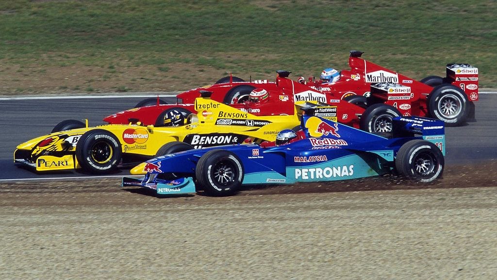 Mika Salo (Ferrarilla takana) oli ehdolla Damon Hillin (kärjessä) korvaajaksi kaudella 1999.