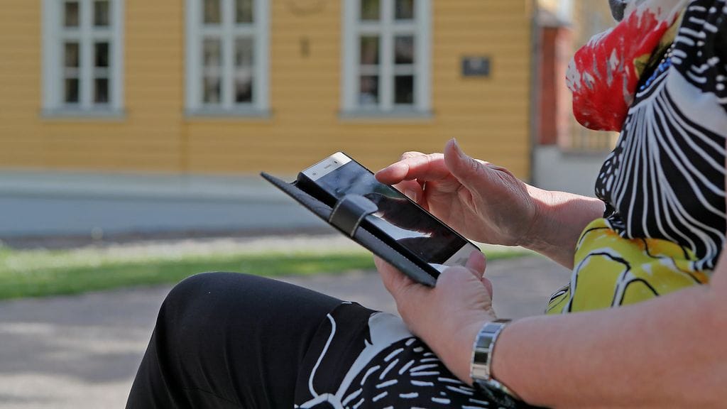 AOP puhelin, kännykkä