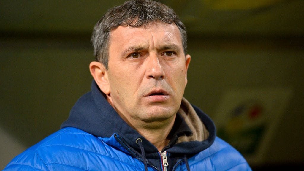 Dinamo Bukarestin valmentaja Eugen Neagoe joutui sairaalaan kesken ottelun.