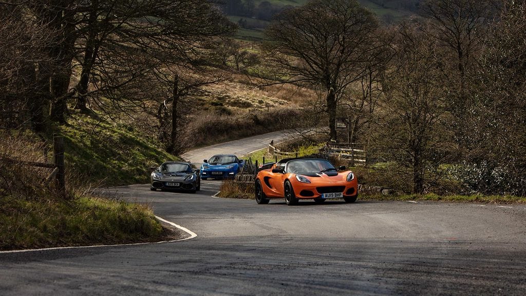 Lotus on perinteikäs brittiläinen urheilu- ja kilpa-autovalmistaja, jonka autot ovat tunnettuja erityisesti keveydestään ja hyvästä ohjattavuudestaan.