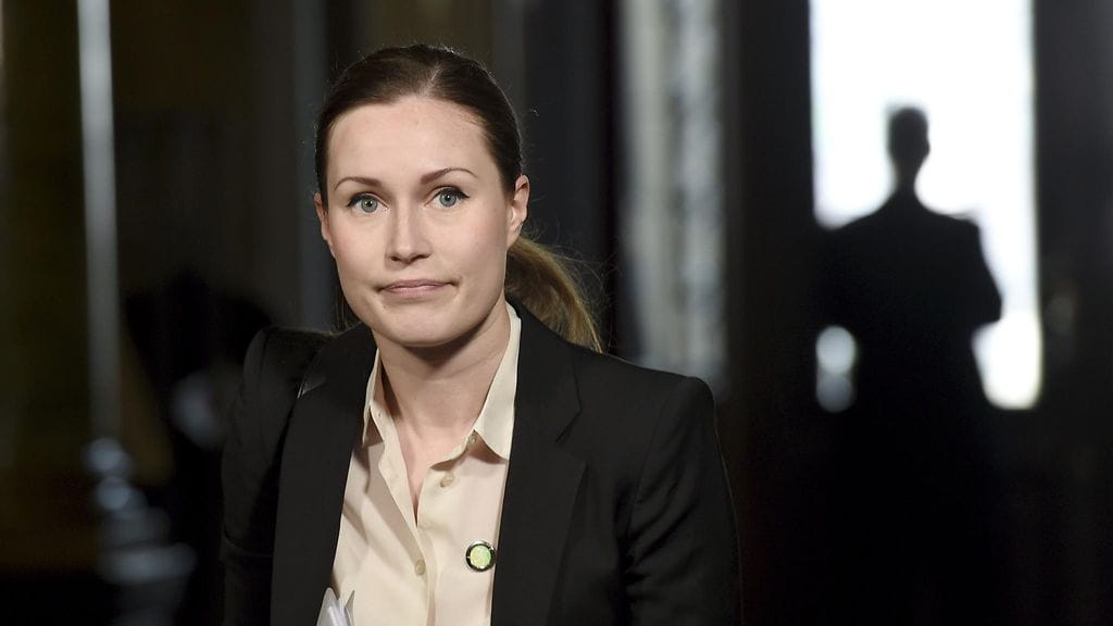 Marin kertoi Twitterissä saaneensa lain voimaantulon lykkäämisen vuoksi tappouhkauksia.