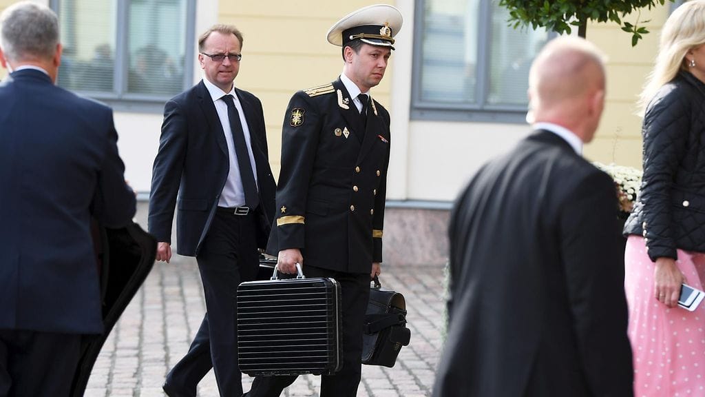 52512364_Putin_vierailu_salkku3