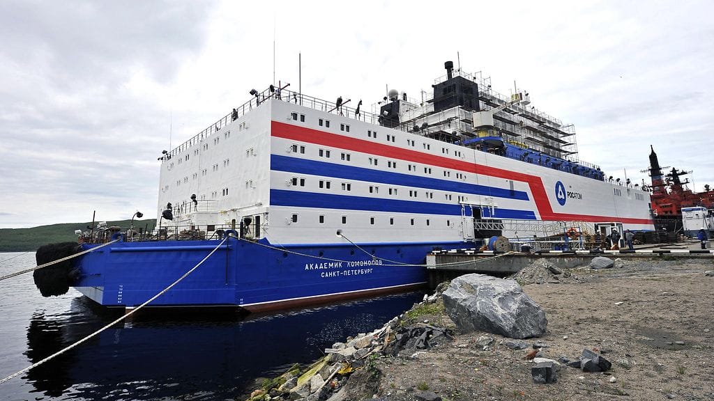 Ympäristöjärjestöt ovat kutsuneet Akademik Lomonosovia muun muassa "kelluvaksi Tshernobyliksi" ja "Ydin-Titaniciksi".