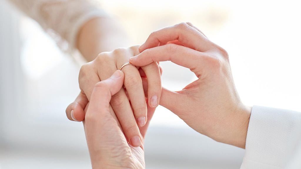 Tutkimuksen mukaan naisten seksihalut laskevat häiden jälkeen. Kuvituskuva.