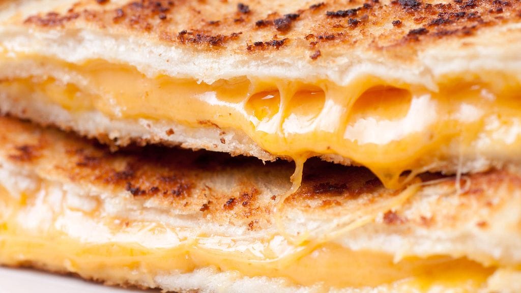 April on syönyt taaperosta saakka pelkkiä juustoleipiä.