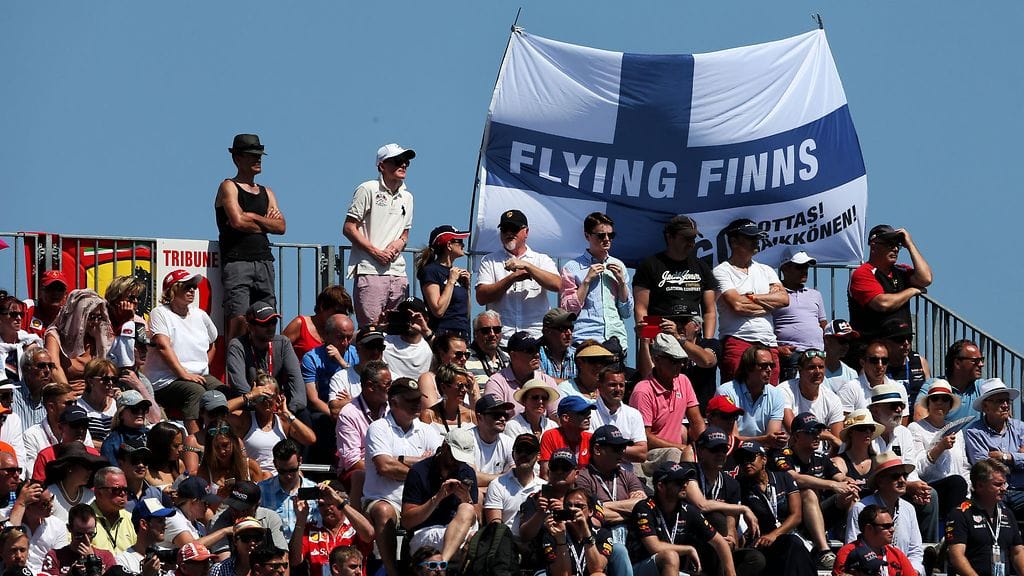 Suomen liput ovat tuttu näky F1-katsomoissa.