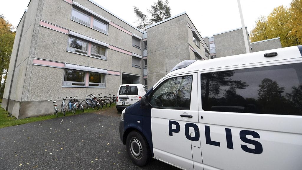 LK Kuopio asuntola poliisi kerrostalo poliisiauto