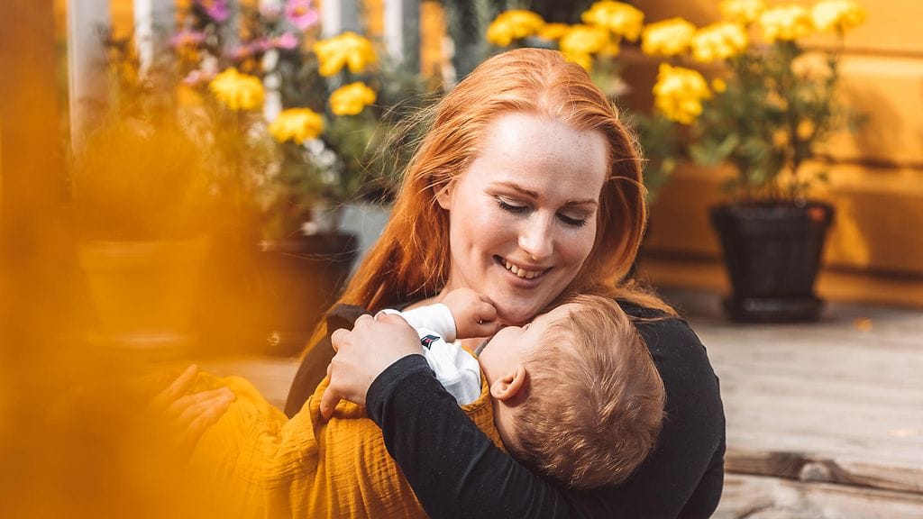 Iida on Eemi-poikansa yksinhuoltaja.