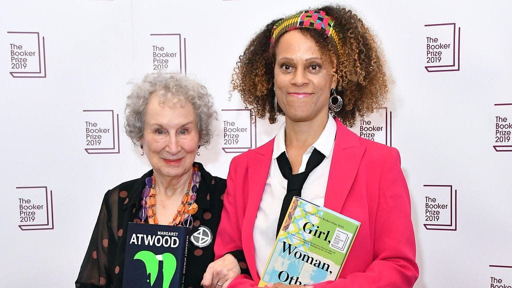 Booker-kirjallisuuspalkinto jaettiin poikkeuksellisesti kahdelle kirjailijalle.