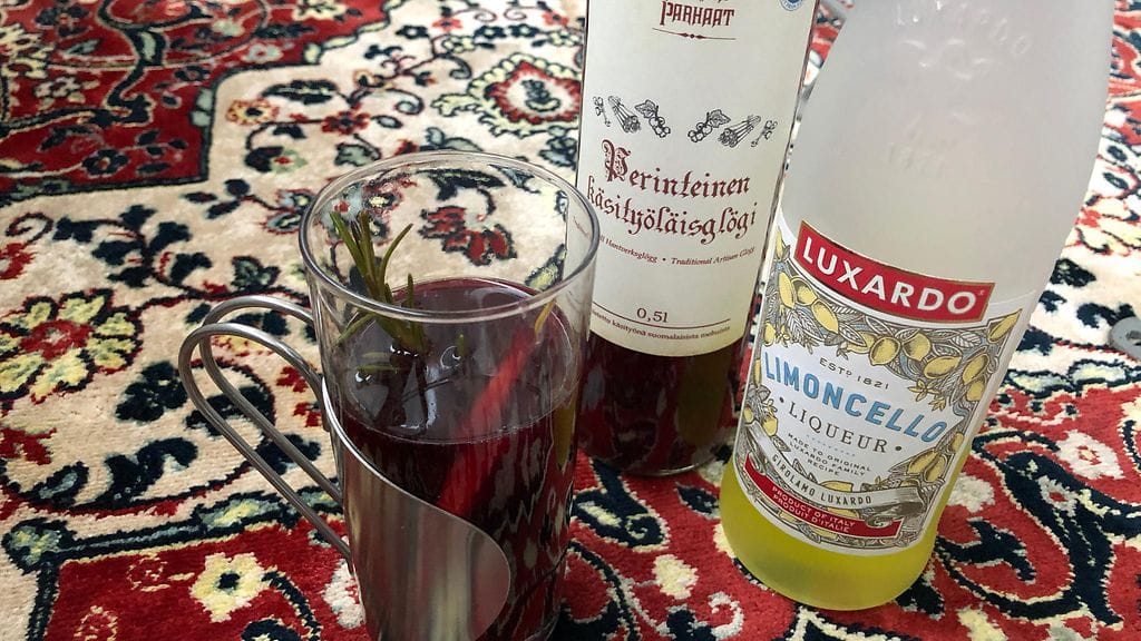 Limoncellolla maustettu glögi.