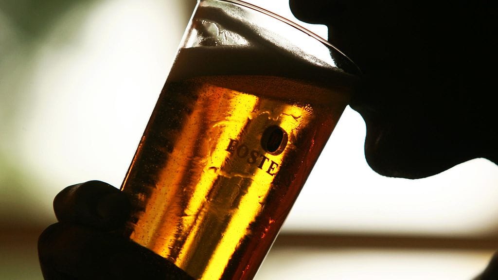 Ehkäisevä päihdetyö -yhdistyksestä arvioidaan, että alkoholin riskikäytön vaikutuksia saatetaan laittaa työpaikoilla väsymyksen piikkiin