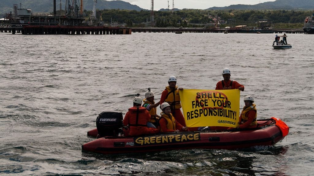 Ympäristöjärjestö Greenpeace on osoittanut mieltään Shelliä vastaan aiemminkin. Tämä kuva on Batangasista Filippiineiltä.