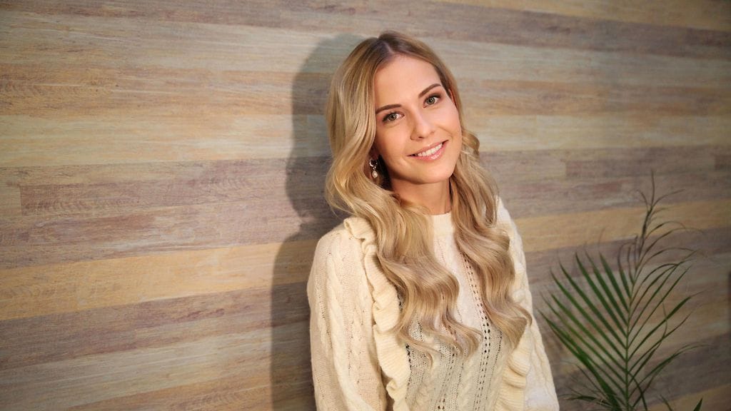 Salkkarit-tähti Jasmin Voutilainen kertoo olevansa onnellisessa parisuhteessa Love Island Suomi -ohjelman ensimmäisellä kaudella nähdyn Ville Toivosen kanssa.