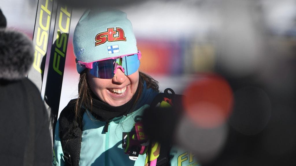 Kerttu Niskanen yrittää olla hyvä hiihtäjä ja isosisko.