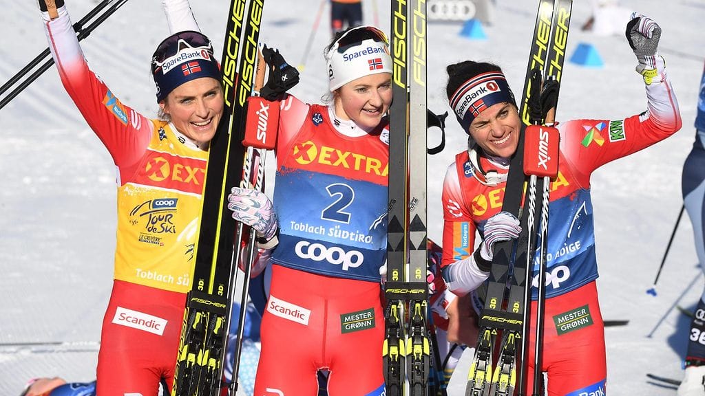 Heidi Weng (oik.) sijoittui kolmanneksi Tobclachin takaa-ajokilpailussa. Ingvild Flugstad Östberg otti voiton ennen Therese Johaugia.