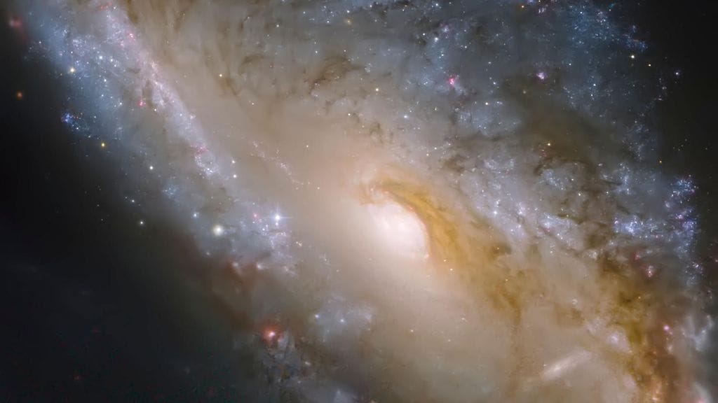 Tällaisina galaksit on yleensä totuttu näkemään. Nyt tutkijat kertovat havainneensa pimeän galaksin, josta ei lähde valoa.