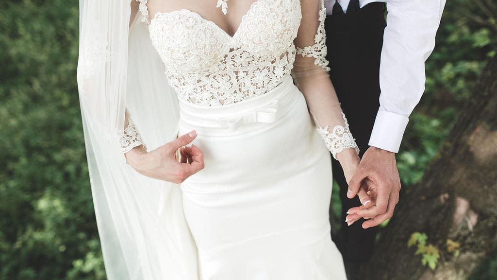 Taal-tulivuoren purkaus on herättänyt kauhua Filippiineillä, mutta erös pariskunta ei antanut sen pilata suurta päiväänsä. Kuvituskuva.