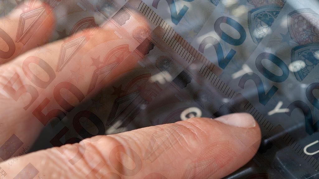 Nainen koki viestit uhkaavina, alistavina ja pelottavina.