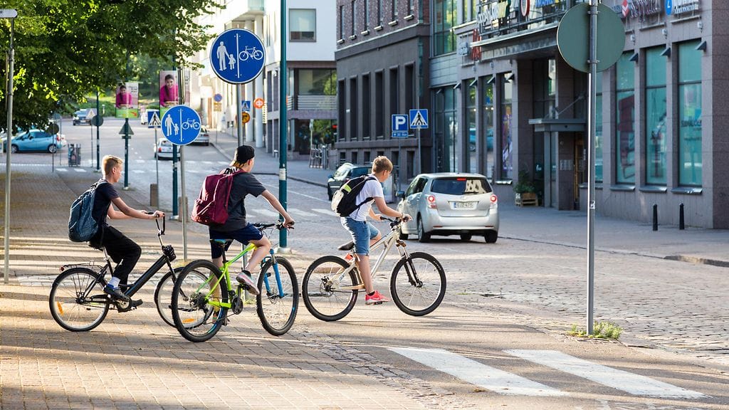 Uusi tieliikenne mahdollistaa pyöräilyn yksisuuntaisella tiellä väärään suuntaan