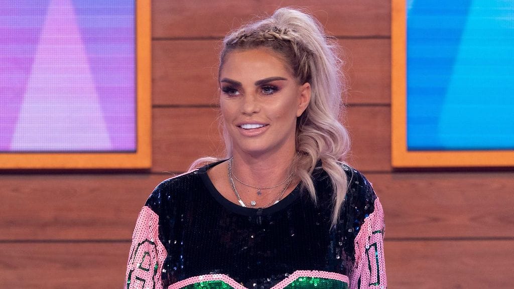 Thaimaassa lomaillut brittitähti Katie Price epäilee saaneensa lomaltaan koronavirustartunnan.