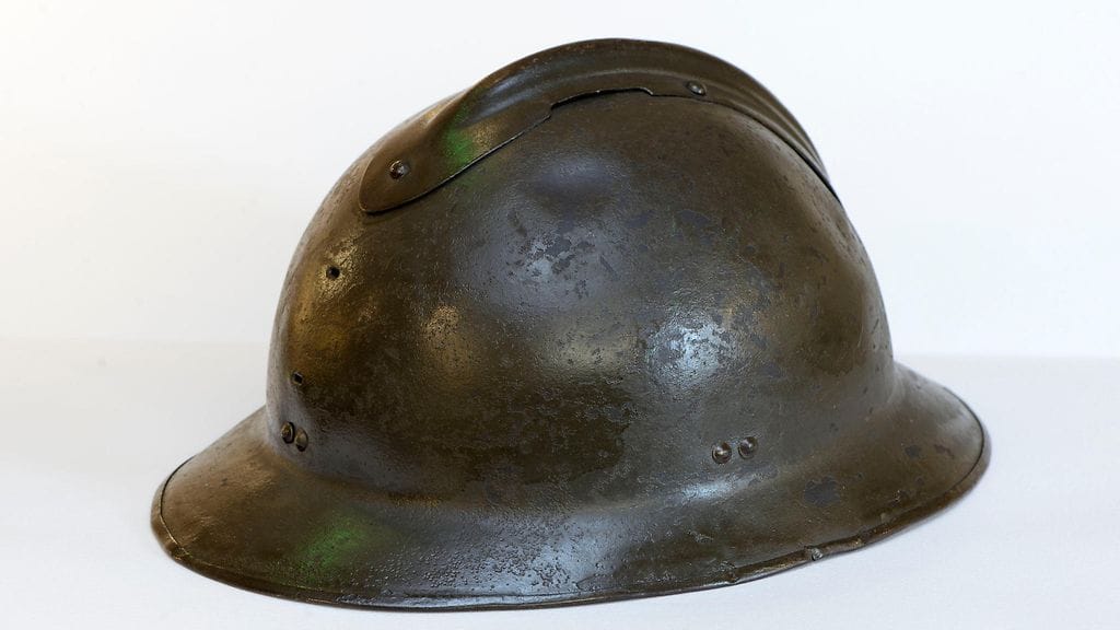 Kapea harja toi ranskalaiskypärälle ilmeisesti lisäsuojaa.