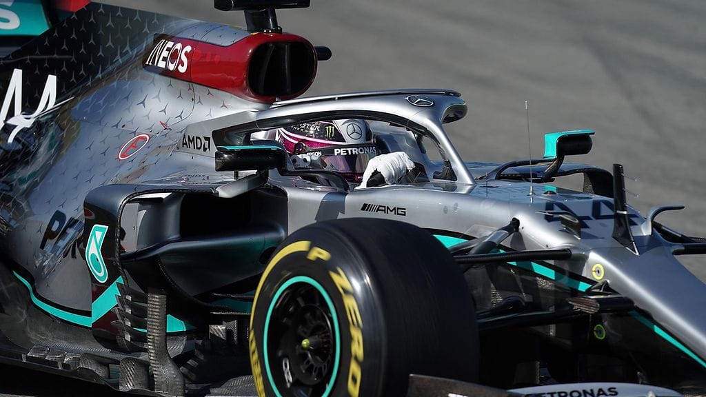 Lewis Hamiltonin ratin liikkuminen herätti kysymyksiä torstaina Barcelonan F1-testeissä.