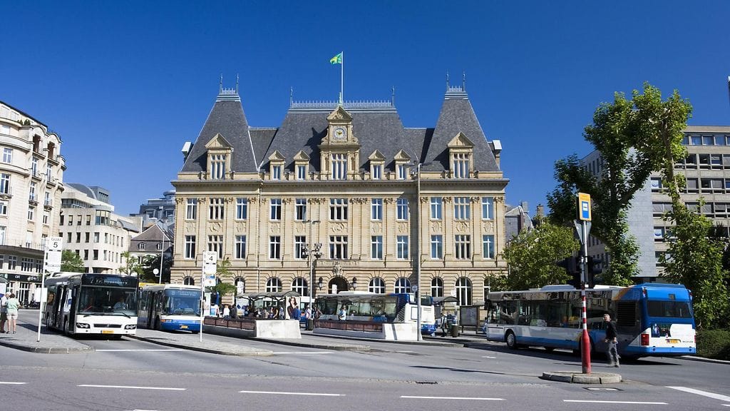 Kuvituskuvassa linja-autoasema Luxemburgissa.