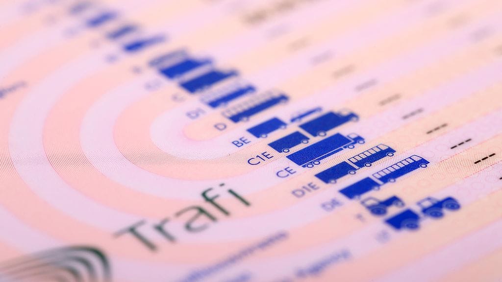 BE-luokan ajo-oikeus tunnetaan myös nimellä "pikku-E".