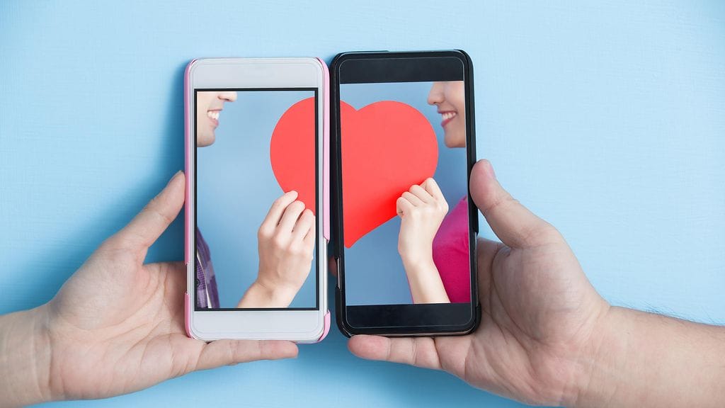 Valtaosa suomalaisista tahtoisi selvitysten mukaan pitkällä tähtäimellä elää parisuhteessa. Kuvituskuva.