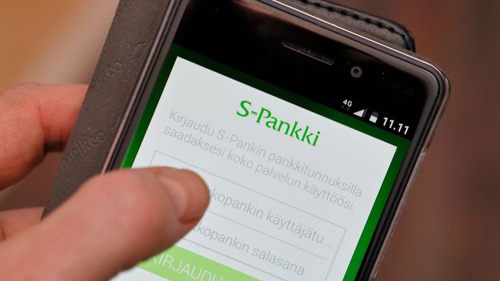 Facebookissa kiertää mainos, joka lupaa S-pankin asiakkaille iPhone-puhelimen tarjoushintaan.